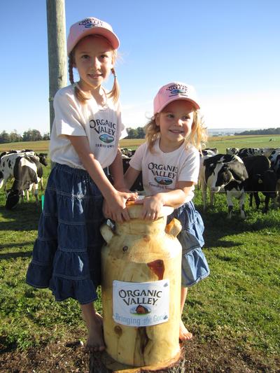 FF tree stump carved into milk can with young girls_small